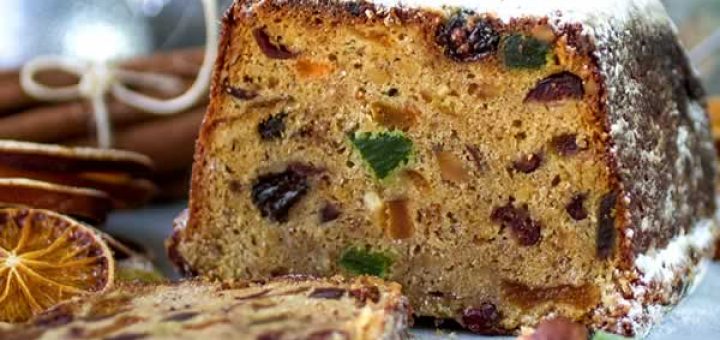 кулич с изюмом и цукатами