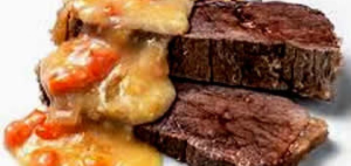 говядина отварная со сметанным соусом