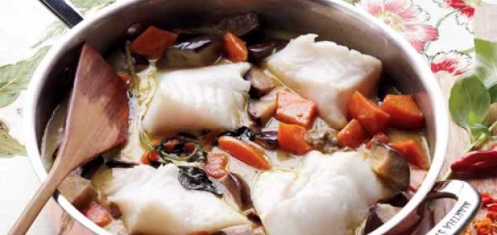 окунь, тушеный с баклажанами