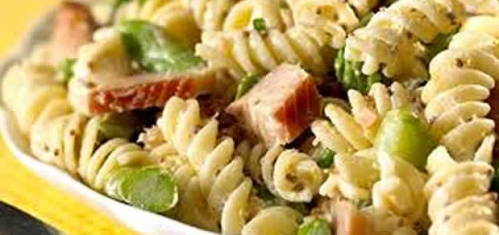 салат из макаронных изделий с копченой рыбой