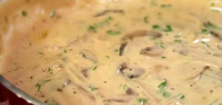 молочный соус с грибами