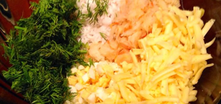 салат из яиц, сыра и квашеной капусты