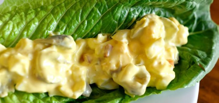 салат из сыра, яблок и орехов