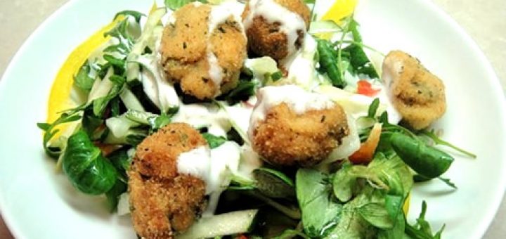 салат с рыбными фрикадельками