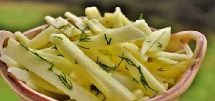 салат из сыра и яблок