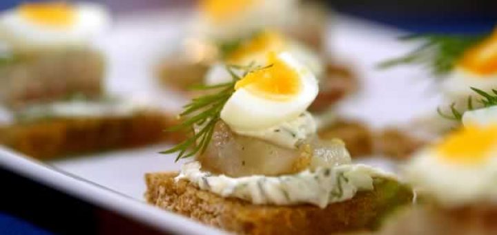 канапе с сельдью