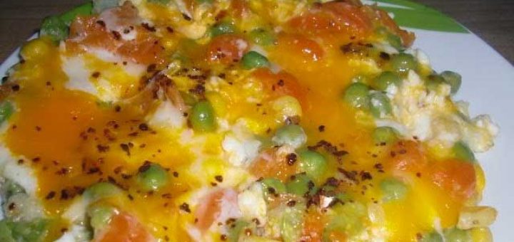 яичница с зеленым горошком