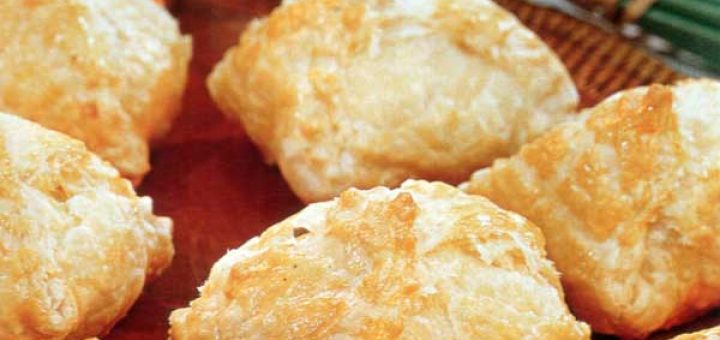 слоеные пирожки с брынзой