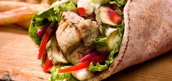 шаурма с мясом и овощами в пите