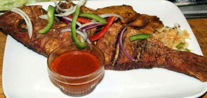 жареная рыба с соусом