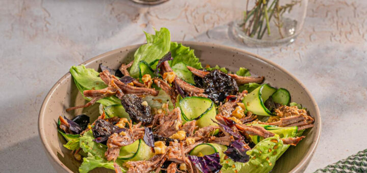 салат из мяса и чернослива